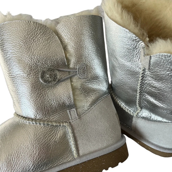 UGG Silver Glitter Metallic Bailey Boots Leather Shearling Fur Button Si… - Picture 7 of 10